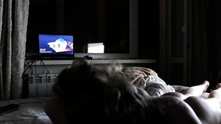 Домашняя ебля молодой пары на кровати перед сном в разных позах